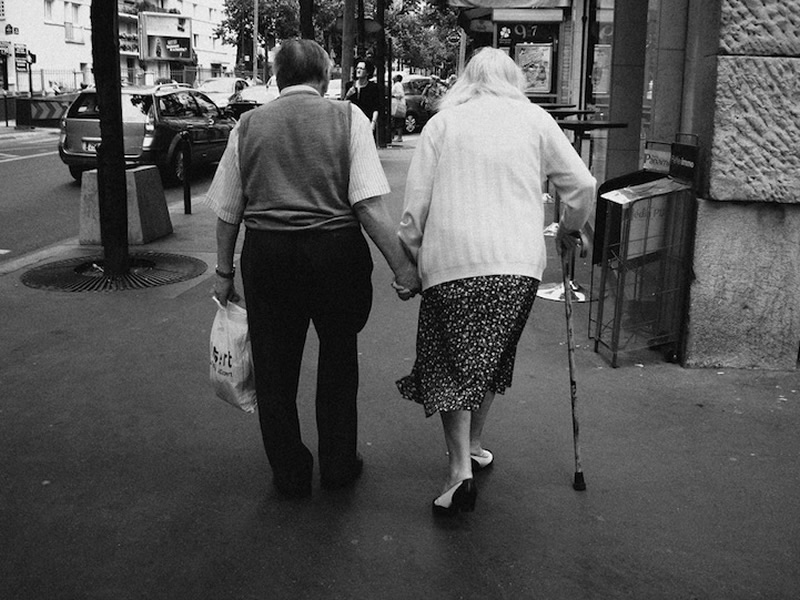 OldPeopleHoldingHands1